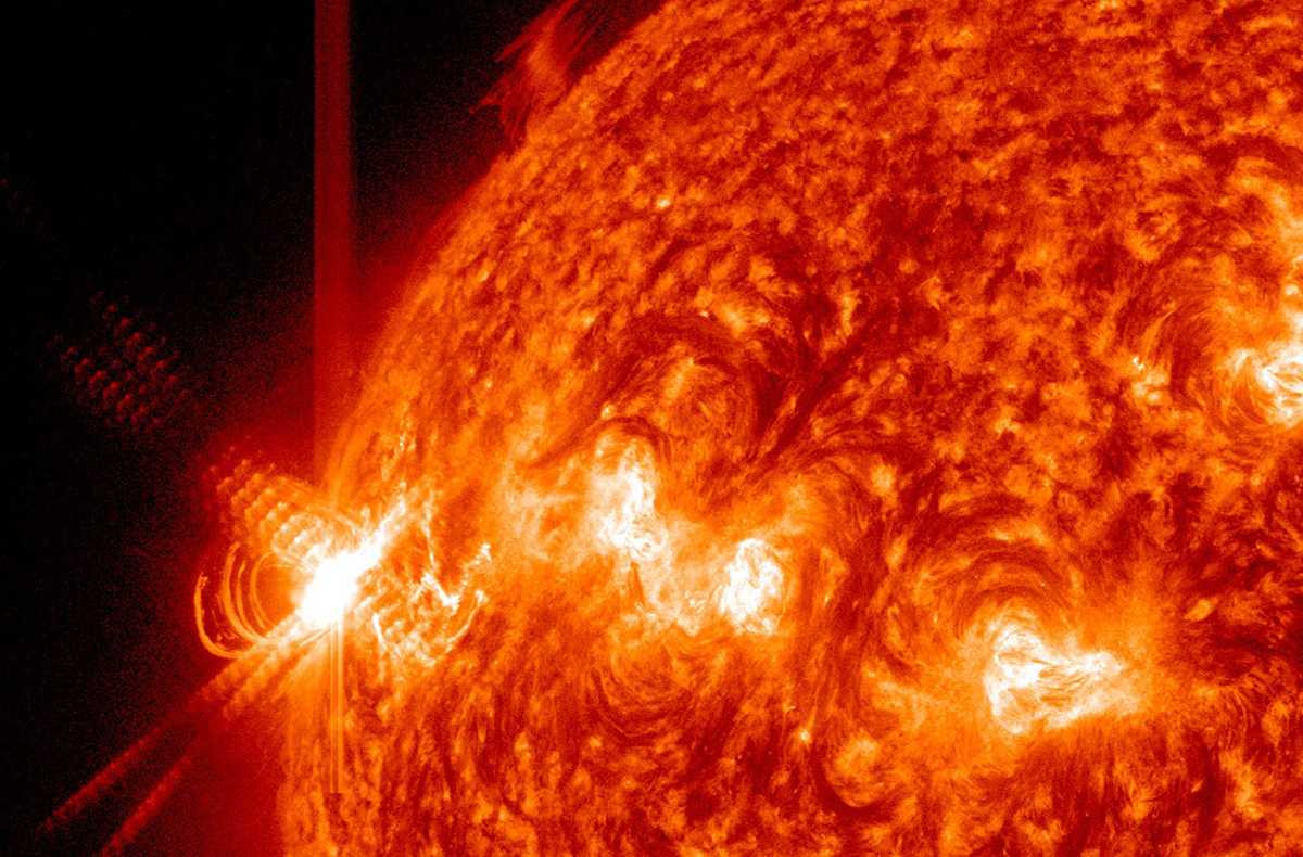 Мощные проявления солнечной активности. Солнечная активность фото. Взрывы на солнце фото. Извержение солнца. Корональные выбросы массы.